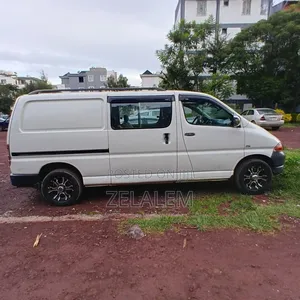 Toyota HiAce Siyaya 2004 White