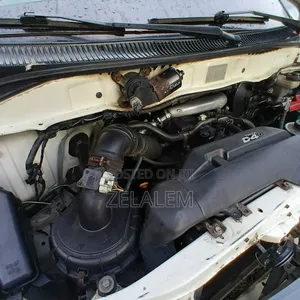 Toyota HiAce Siyaya 2004 White