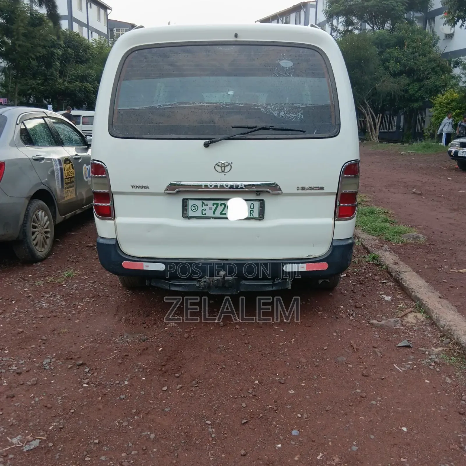 Toyota HiAce Siyaya 2004 White