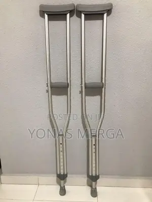 Photo - Crutches0个gasket Material at the Base for Stability/Crutches