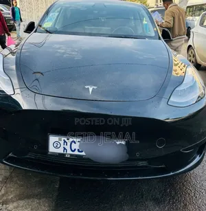 Photo - Tesla Model Y 2023 Matt Black