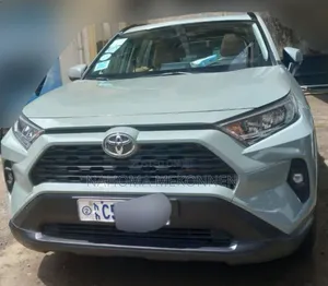 Photo - Toyota RAV4 2022 Green