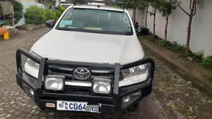 Photo - Toyota Hilux 2018 White