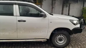 Toyota Hilux 2018 White