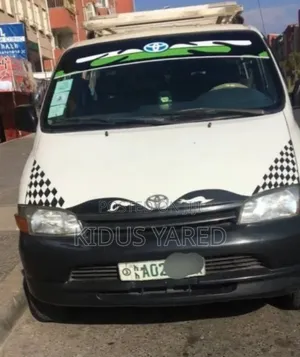 Photo - Toyota HiAce 1997 White