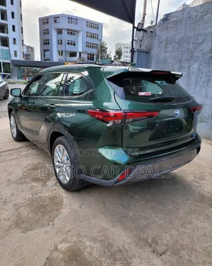 Toyota Highlander Hybrid 2023 Green