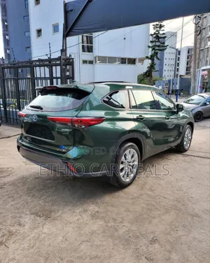 Toyota Highlander Hybrid 2023 Green