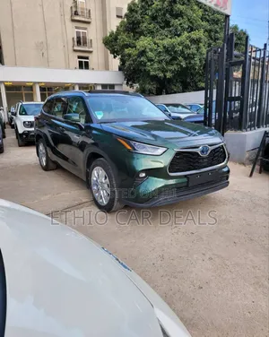 Toyota Highlander Hybrid 2023 Green