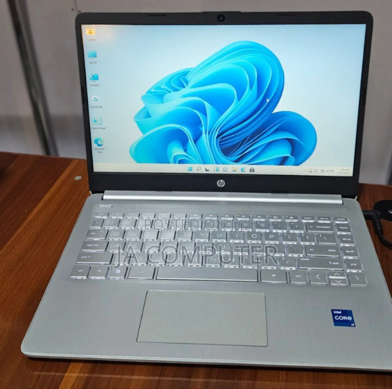 New Laptop HP Stream Notebook 8GB Intel Core I7 SSD 1T