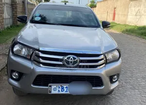 Photo - Toyota Hilux 2017 Silver