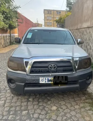 Photo - Toyota Tacoma 2007 Silver