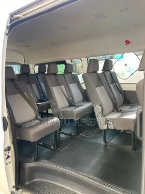 Toyota HiAce 2019 White