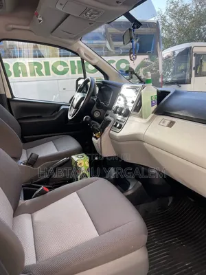 Toyota HiAce 2019 White