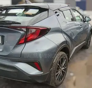 Photo - Toyota C-HR 2020 Blue