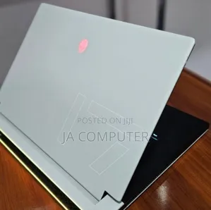 New Laptop Alienware M17x R2 16GB Intel Core I7 SSD 1T