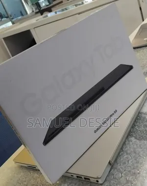 New Laptop Samsung 12GB SSD 256GB