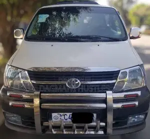 Toyota HiAce 2011 Beige