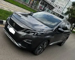 Photo - Peugeot 5008 2020 Beige