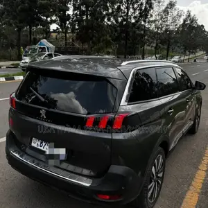 Peugeot 5008 2020 Beige