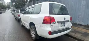 Toyota Land Cruiser 2016 White