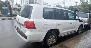 Toyota Land Cruiser 2016 White