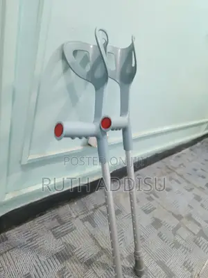 Photo - Epically Elbow Crutches先進3lbow Crutches三月crutches解釋crutches