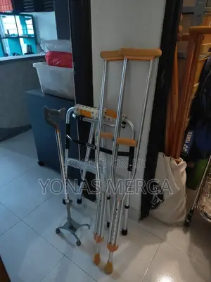 Photo - Bariatric Crutches入ةelderly Who Require Walking Assistance.