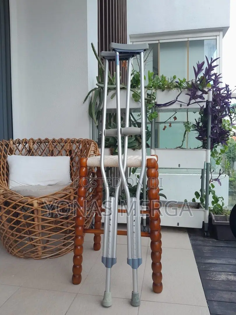 Crutches//Telescopically
Light Weight Crutches☆ةcrutches