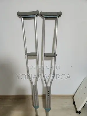 Photo - Bilateral Crutches٧登durability of Tips for Crutches膝ؤkranch