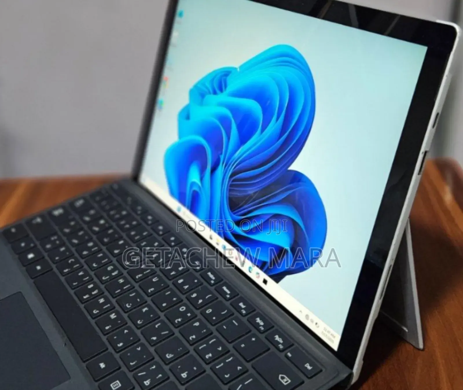 New Laptop Apple MacBook Pro 2017 8GB Intel Core I5 SSD 128GB