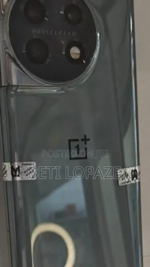 Photo - New OnePlus 11 256 GB Silver