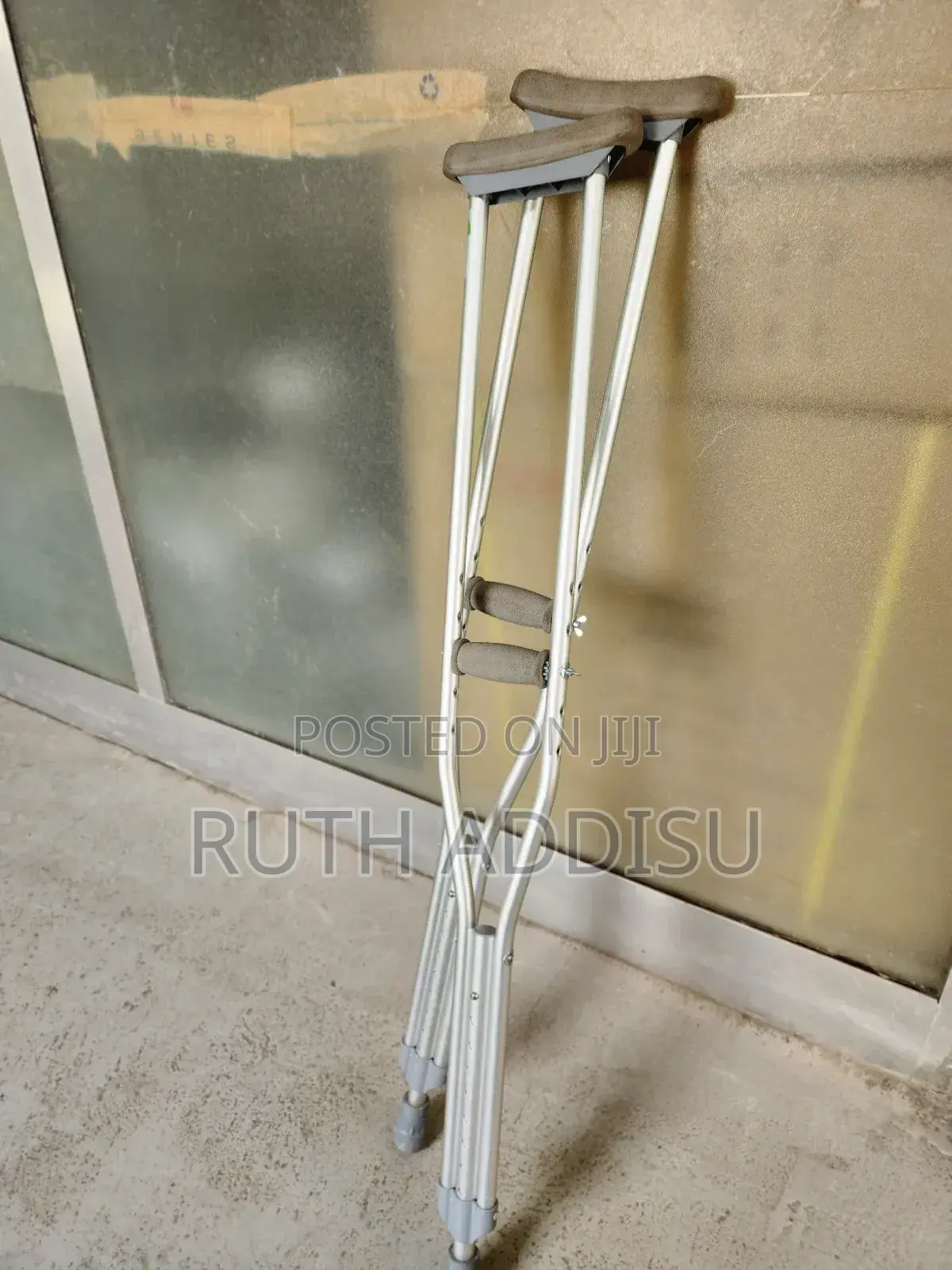Crutches死刑axillary Bilateral Crutches嵐的crutches袸我crutches