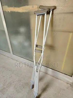 Photo - Crutches死刑axillary Bilateral Crutches嵐的crutches袸我crutches