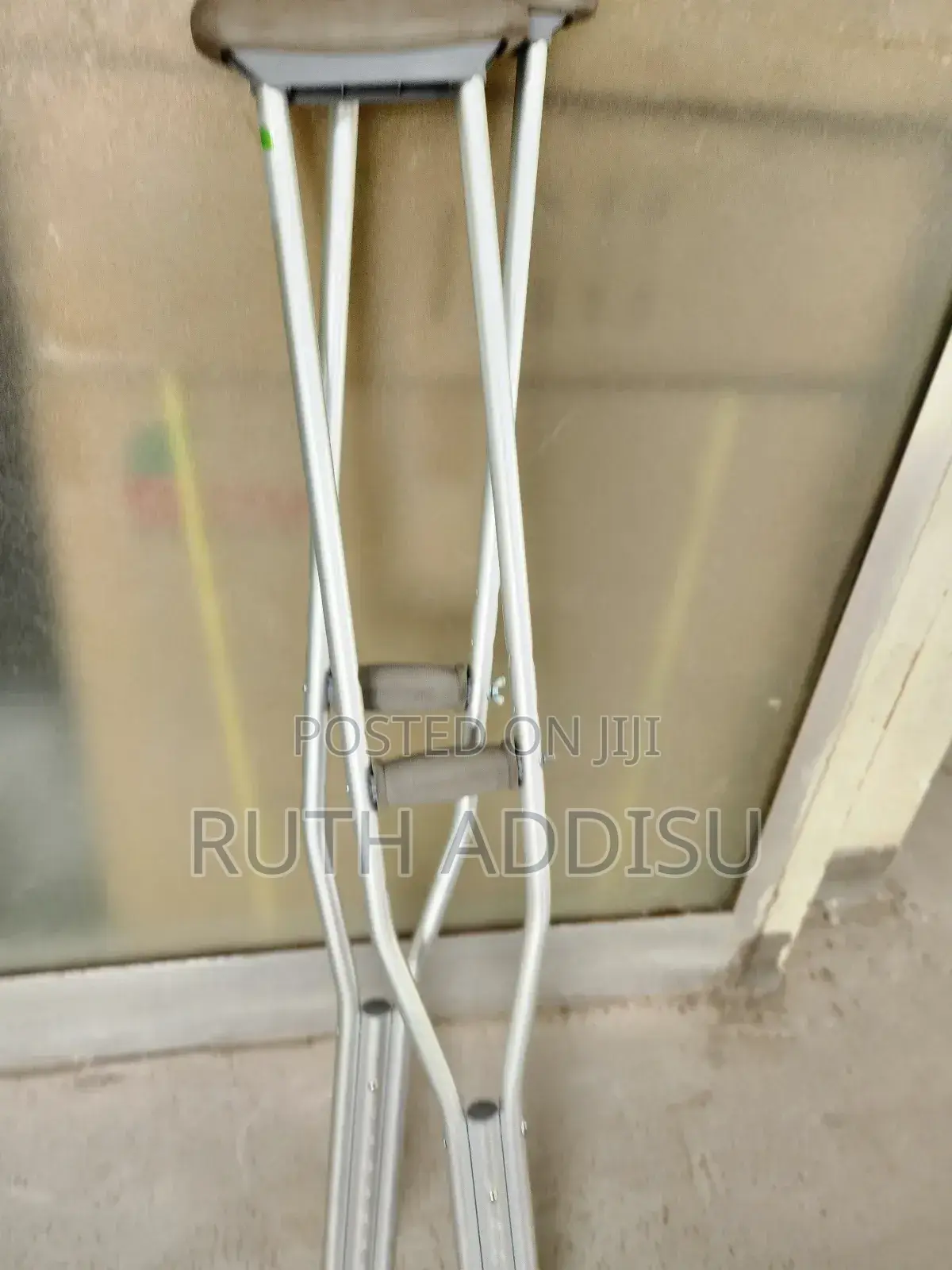 Crutches衼你axillary Bilateral Crutches殲我crutches衹我crutches