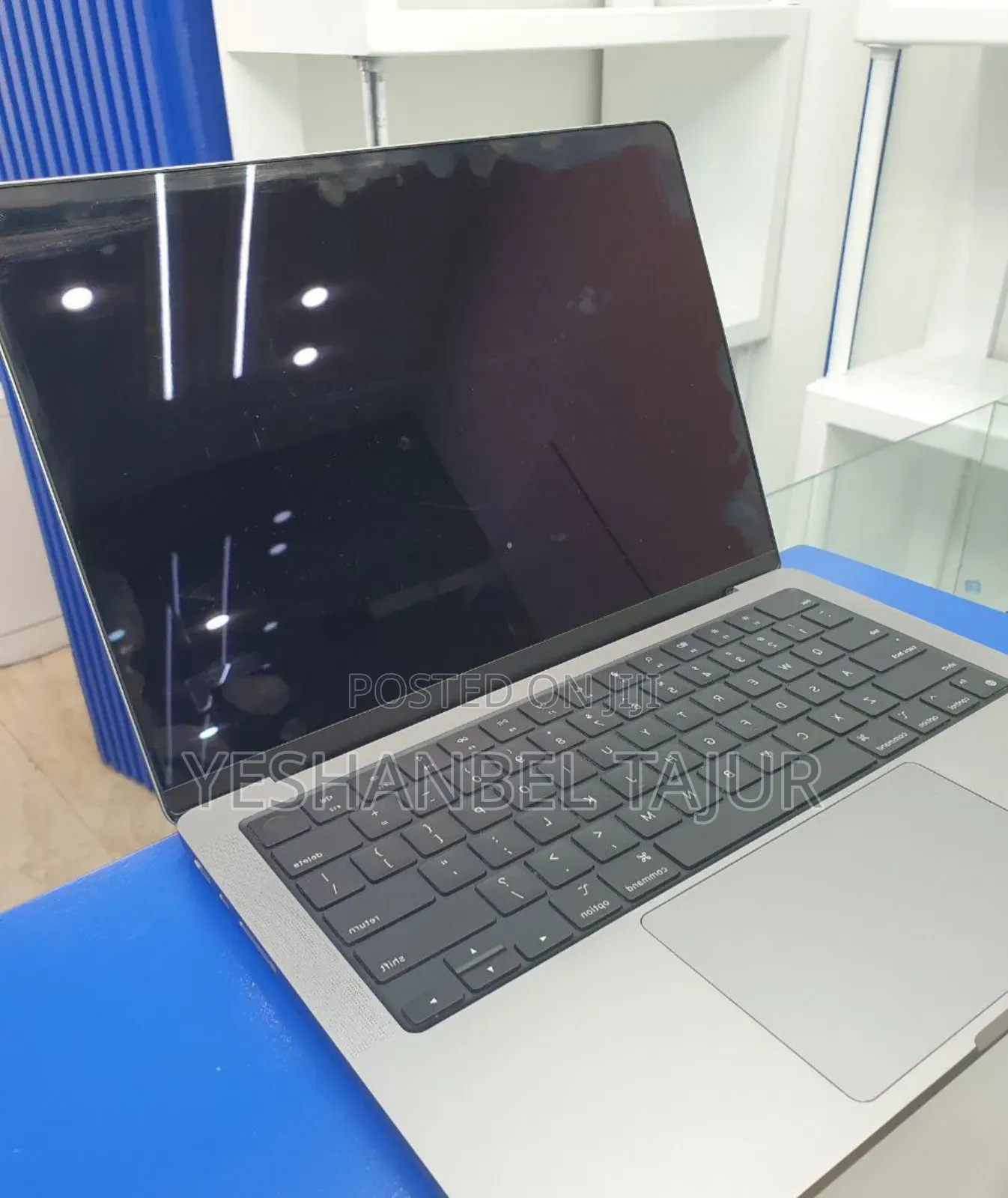 New Laptop Apple MacBook Air 2022 M2 32GB Apple M1 Pro SSD 512GB