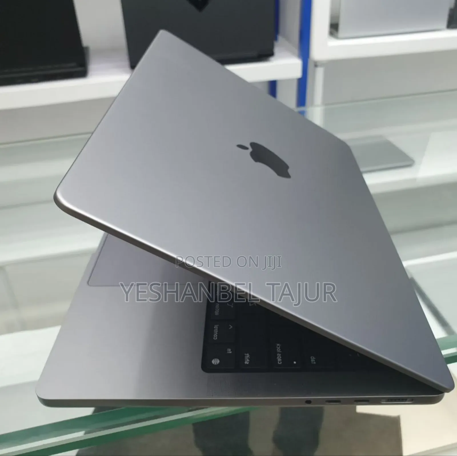 New Laptop Apple MacBook Air 2022 M2 32GB Apple M1 Pro SSD 512GB