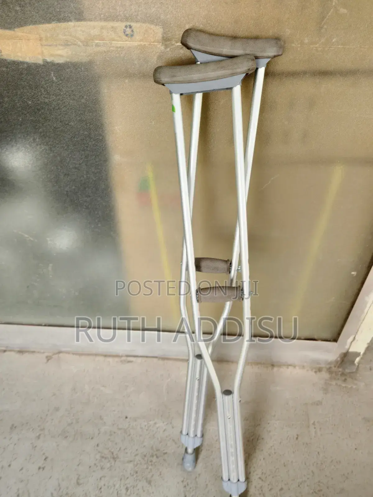 Bilateral Axillary Crutches死亡crutches襶我crutches夠本crutches