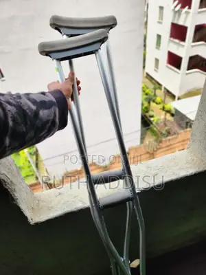 Photo - Crutches褚我crutches底部axillary Bilateral Crutches可能axillary