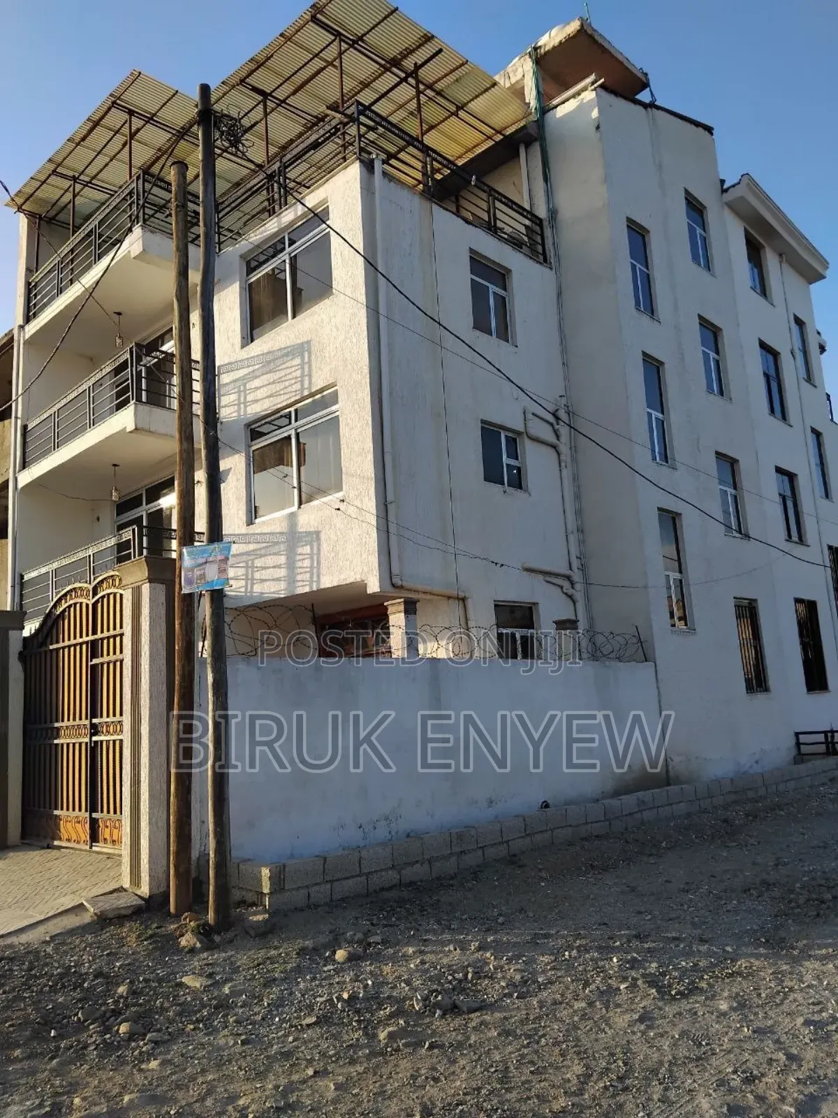 Furnished 11bdrm House in Bole for sale