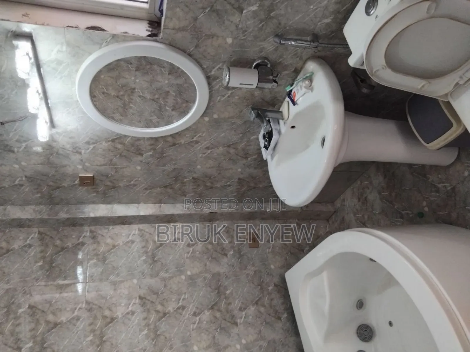 Furnished 11bdrm House in Bole for sale