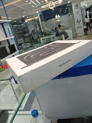 New Laptop Apple MacBook Pro 2024 M4 14-Inch 16GB Apple M4 SSD 512GB