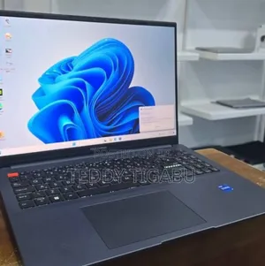 New Laptop Asus Vivobook 16 16GB Intel Core I7 SSD 512GB