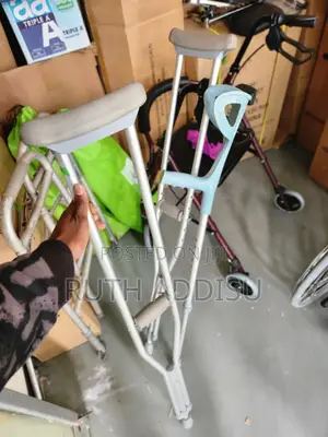 Bilateral Axillary Crutches可愛crutches盎我crutches褣我crutches