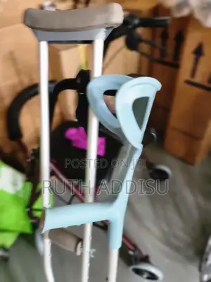 Photo - Axillary Bilateral Crutches型錄crutches袸了crutches鴦了crutches