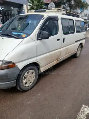 Toyota HiAce 2001 White