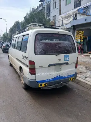 Toyota HiAce 2001 White