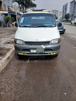 Photo - Toyota HiAce 2001 White