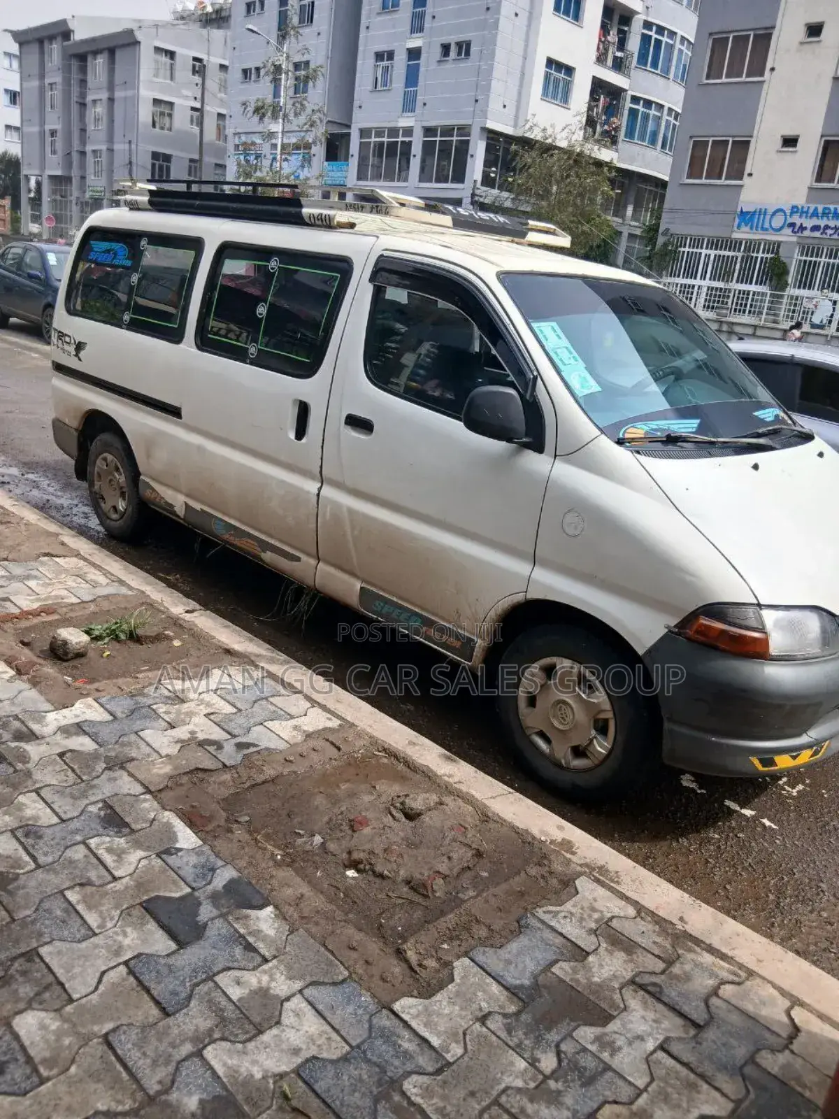 Toyota HiAce 2001 White