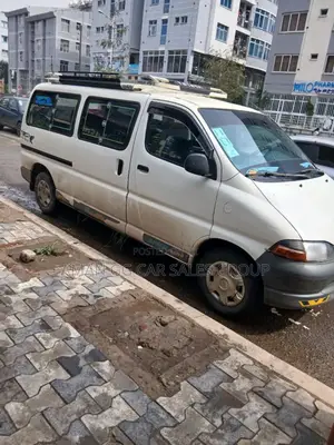 Toyota HiAce 2001 White