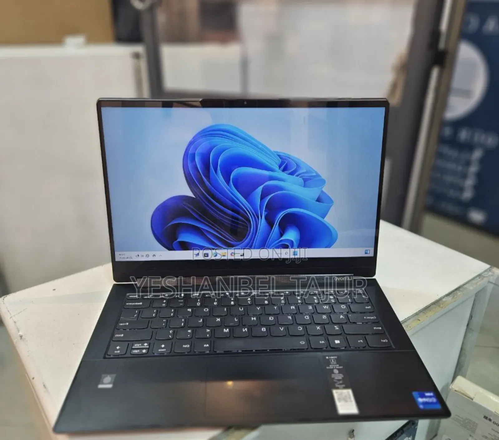 New Laptop Lenovo Yoga 9i 16GB Intel Core I7 SSD 512GB